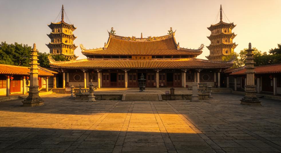 开元寺游玩指南2026 | 东西塔参观路线、拍照机位、门票开放时间全攻略